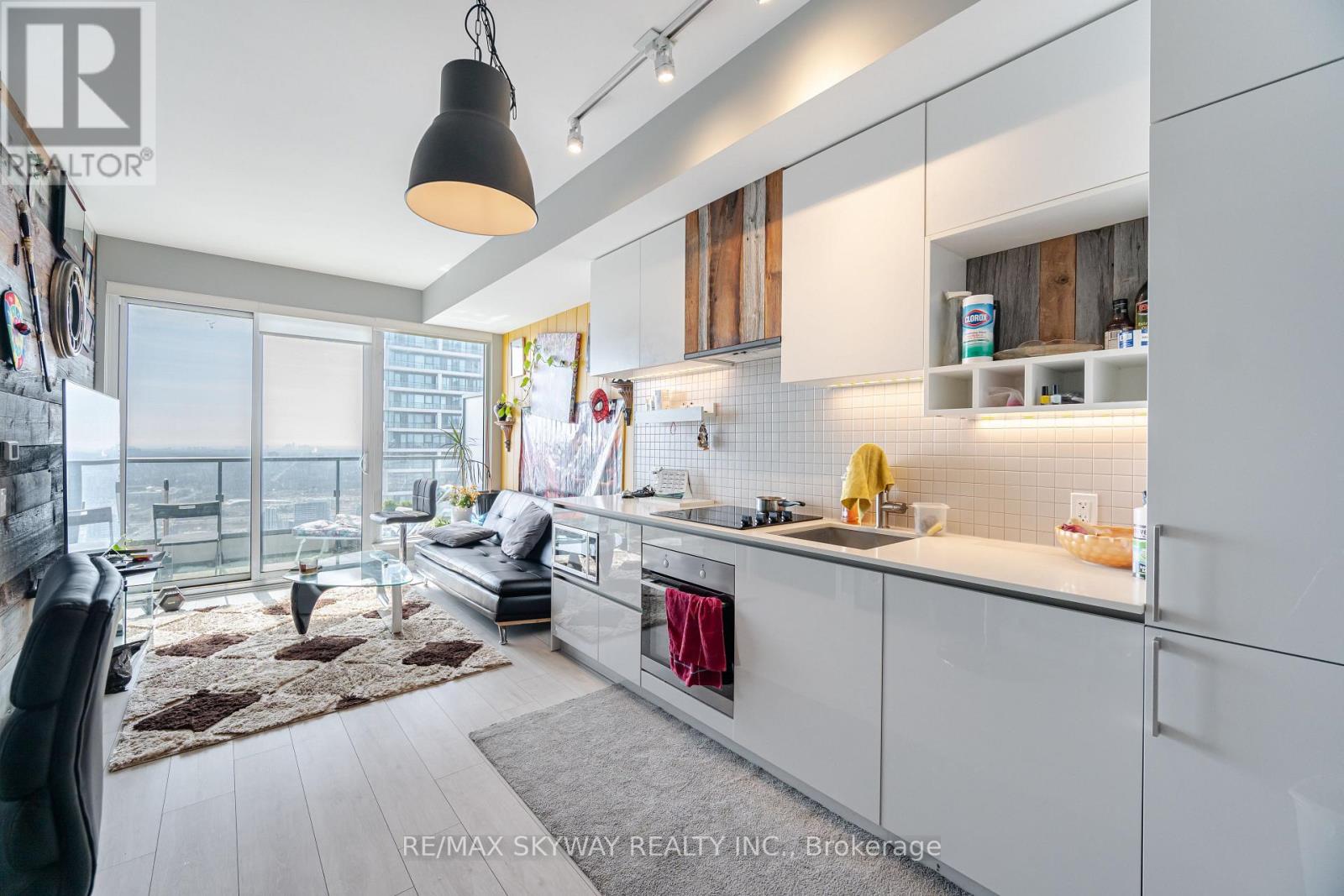 #5605 898 PORTAGE PARKWAY - 14