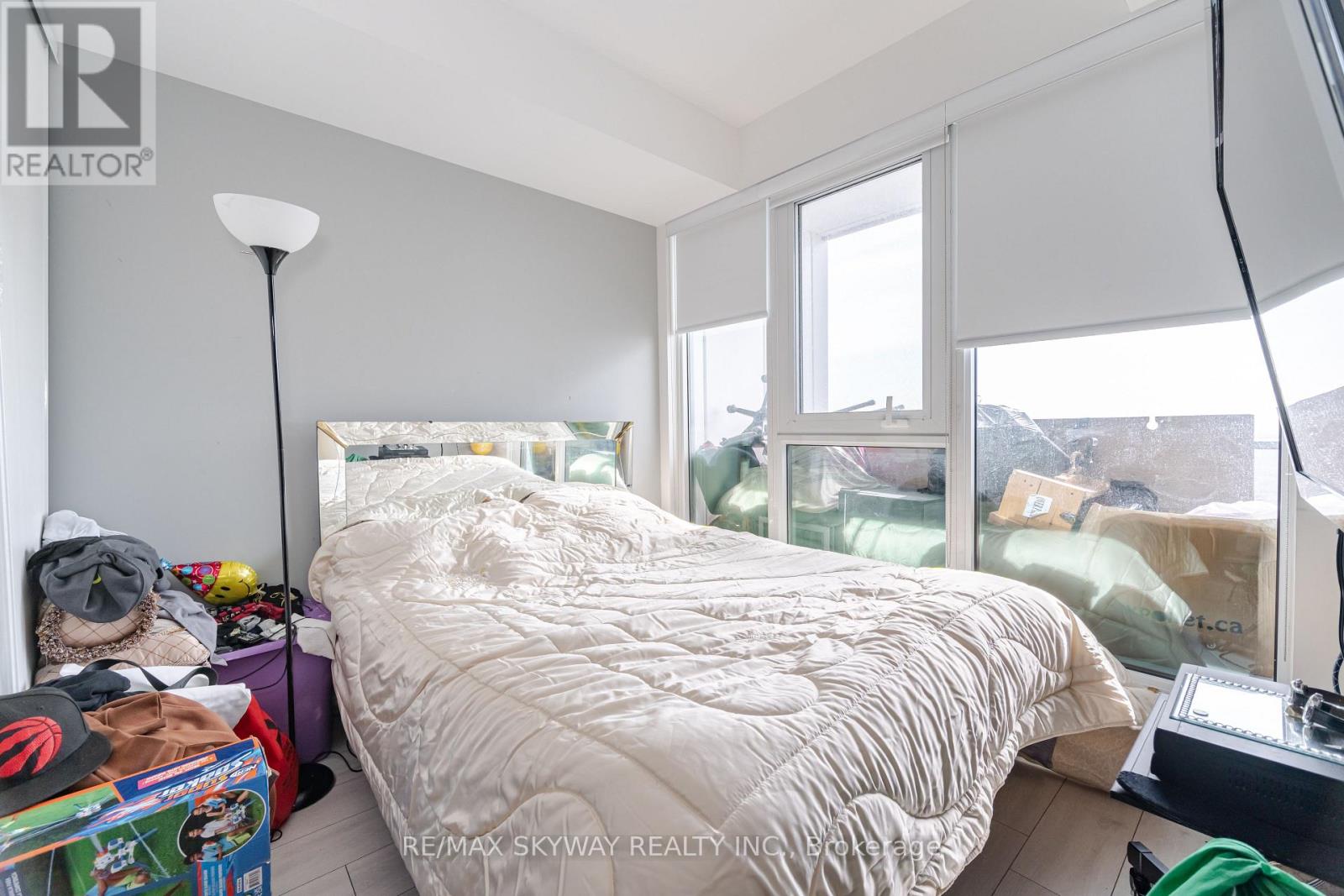 #5605 898 PORTAGE PARKWAY - 22