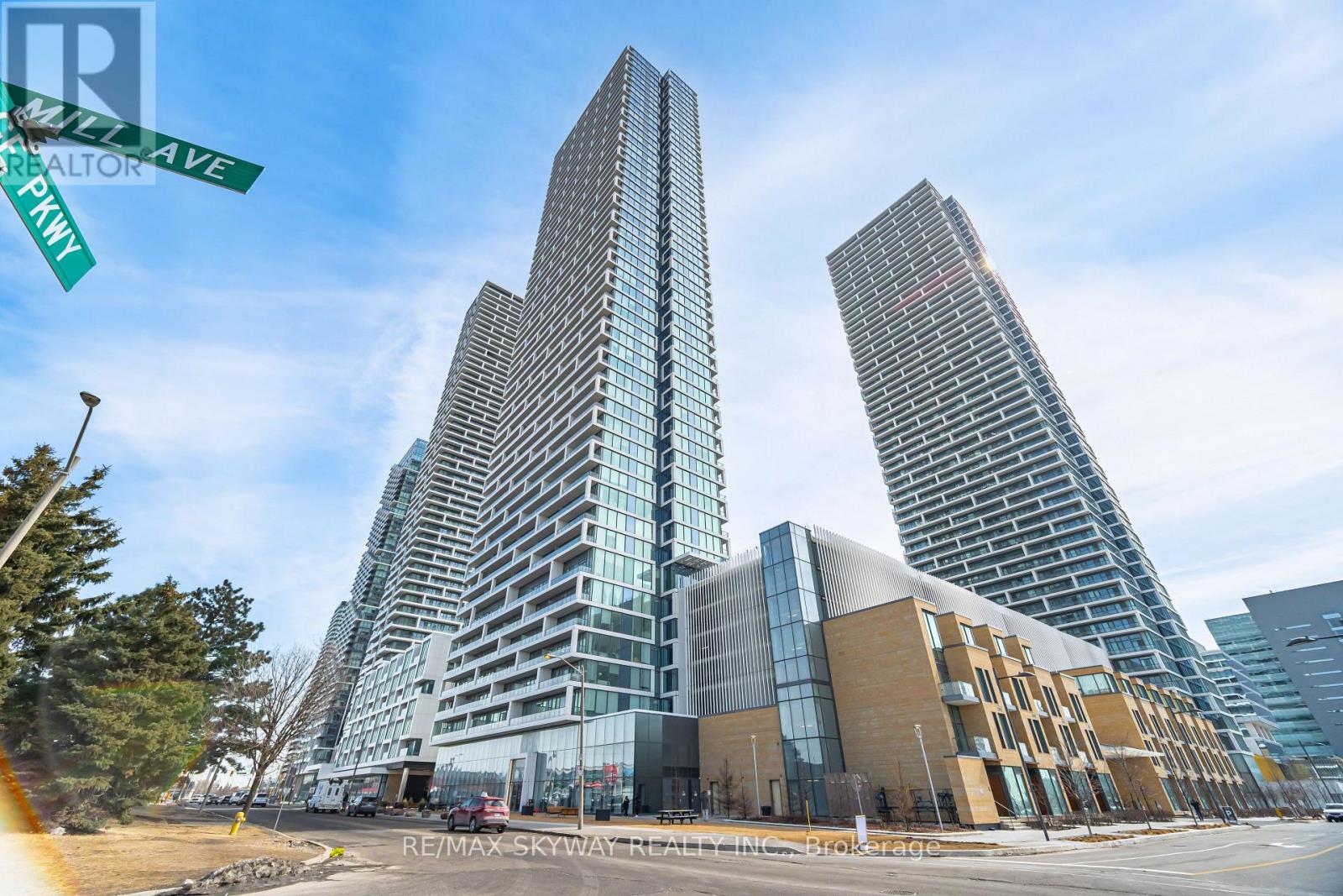 #5605 898 PORTAGE PARKWAY - 3