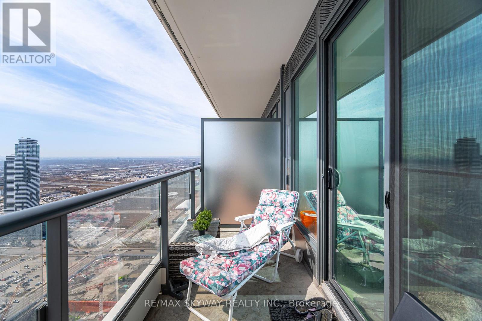 #5605 898 PORTAGE PARKWAY - 31