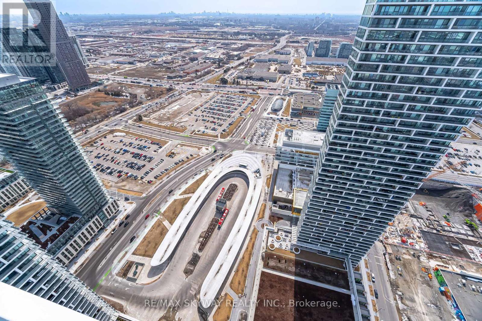 #5605 898 PORTAGE PARKWAY - 32