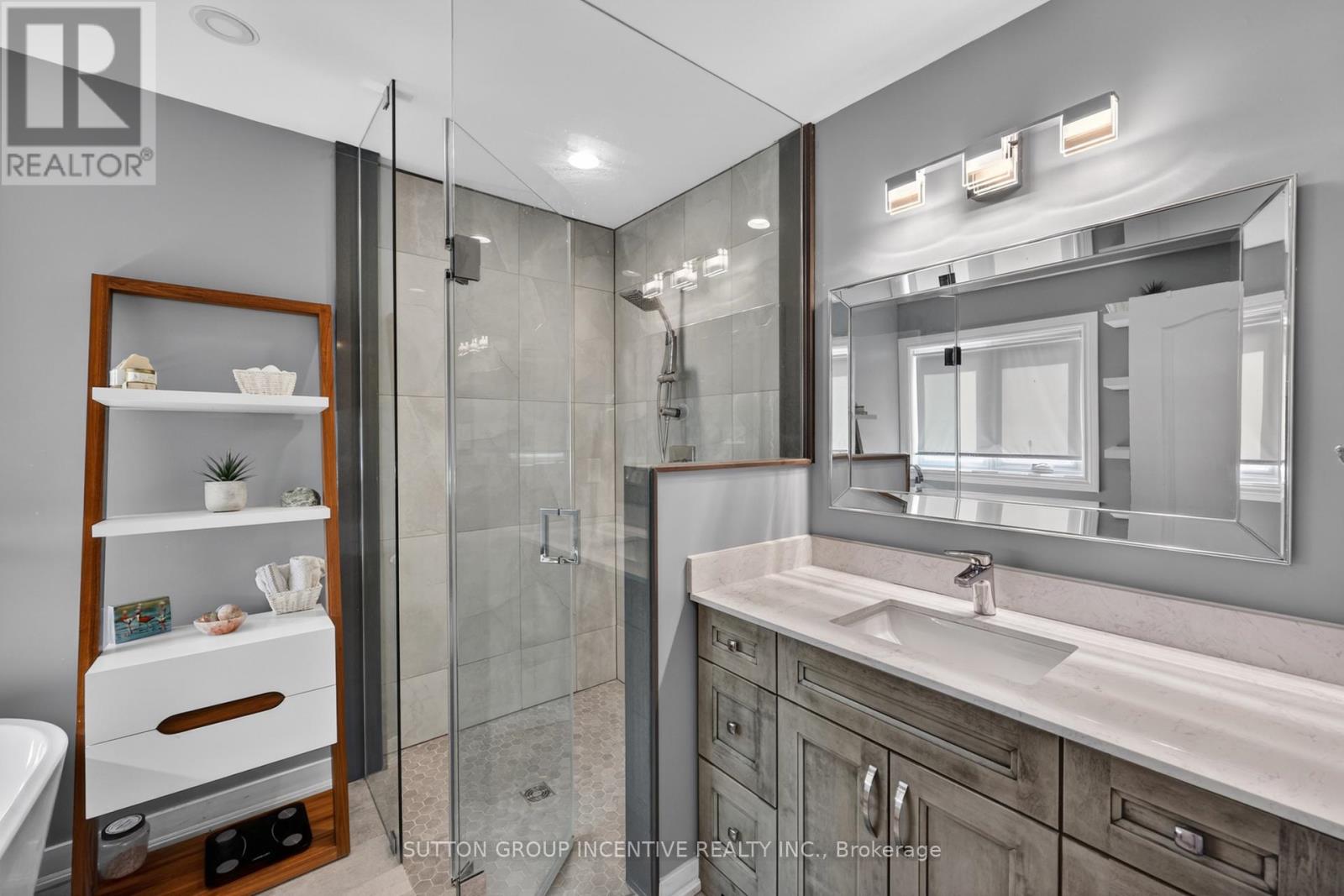 60 SUCCESSION CRESCENT - 16