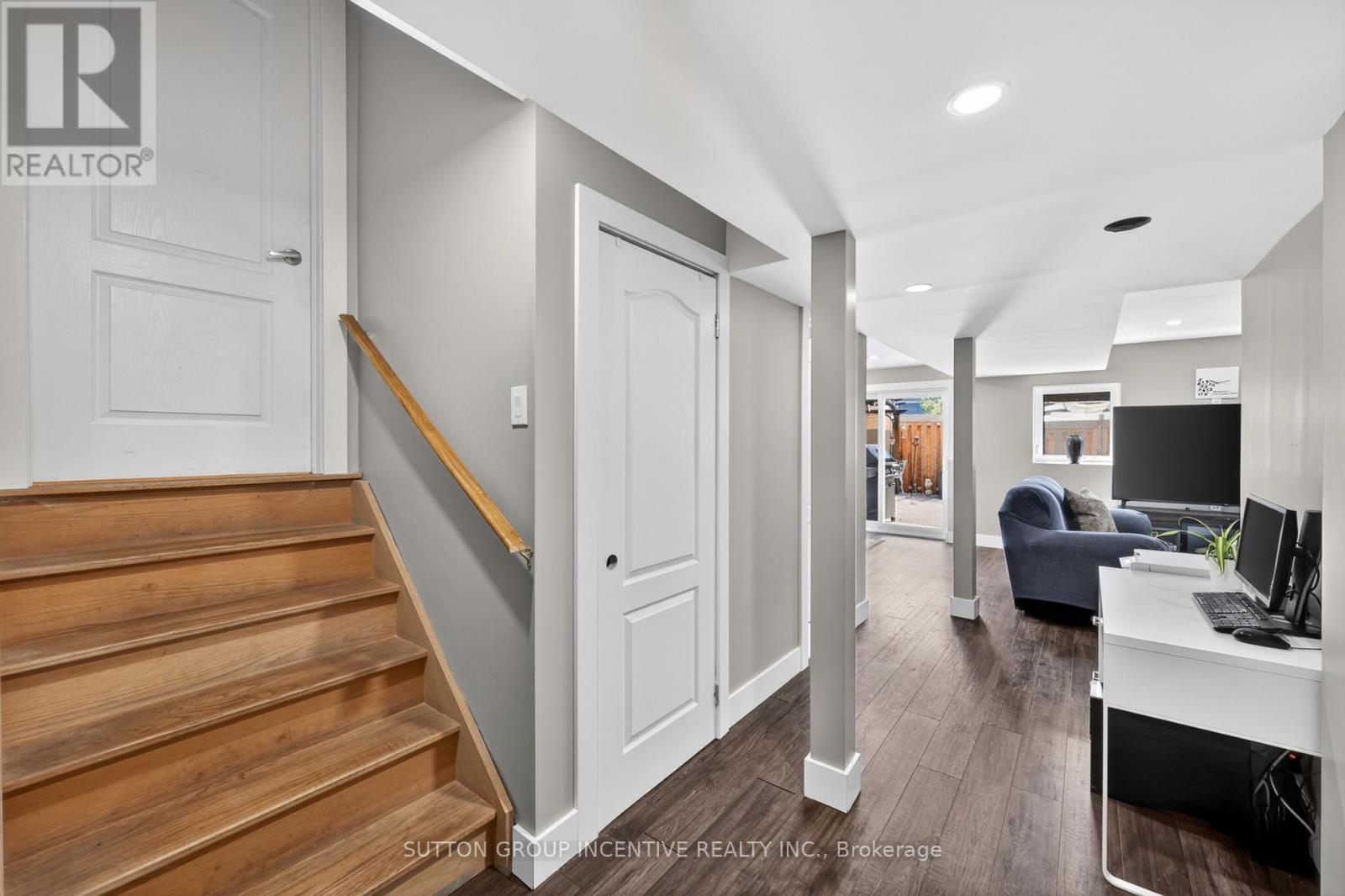 60 SUCCESSION CRESCENT - 21