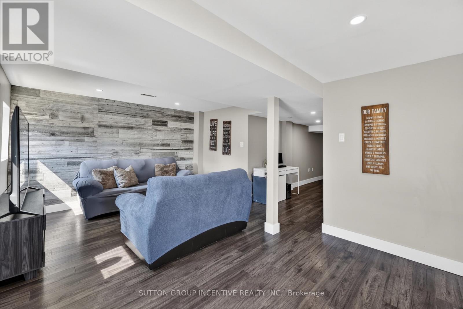 60 SUCCESSION CRESCENT - 23