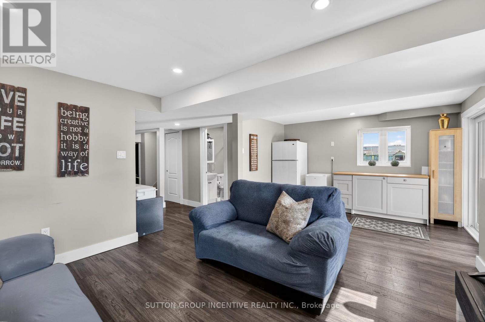 60 SUCCESSION CRESCENT - 24