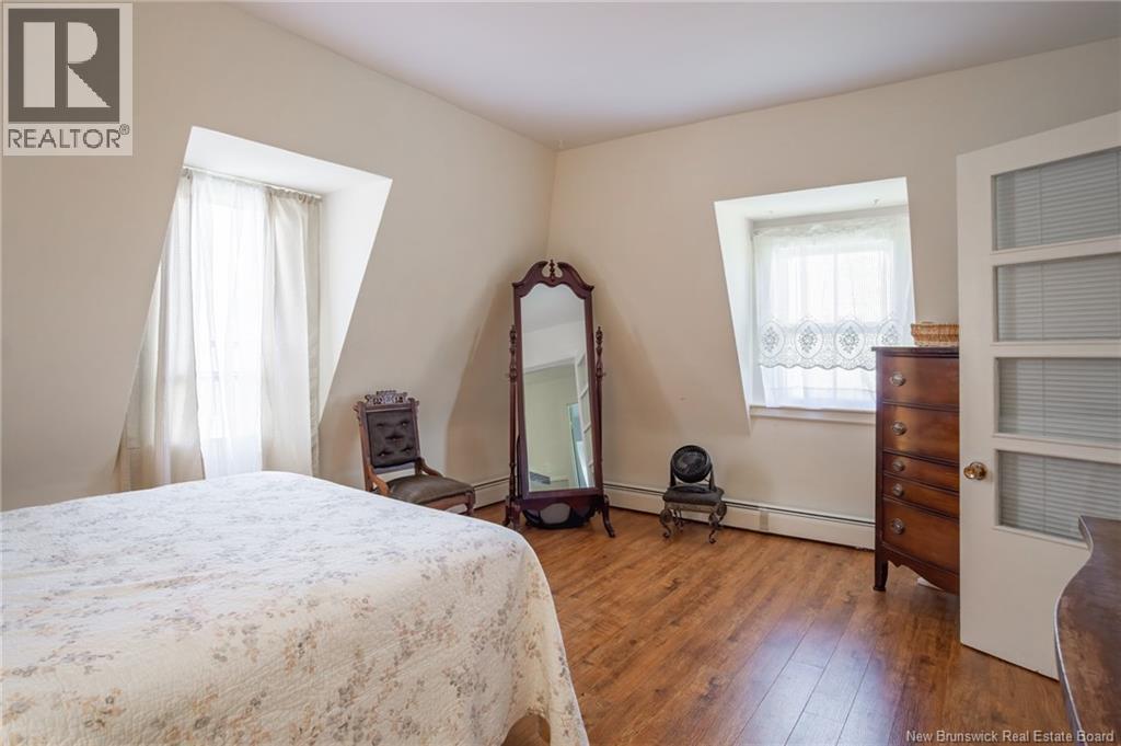 697 Bay Street - 19