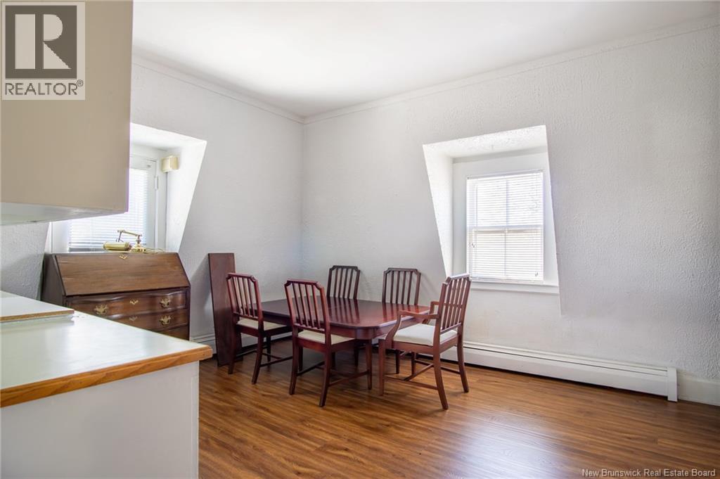 697 Bay Street - 24