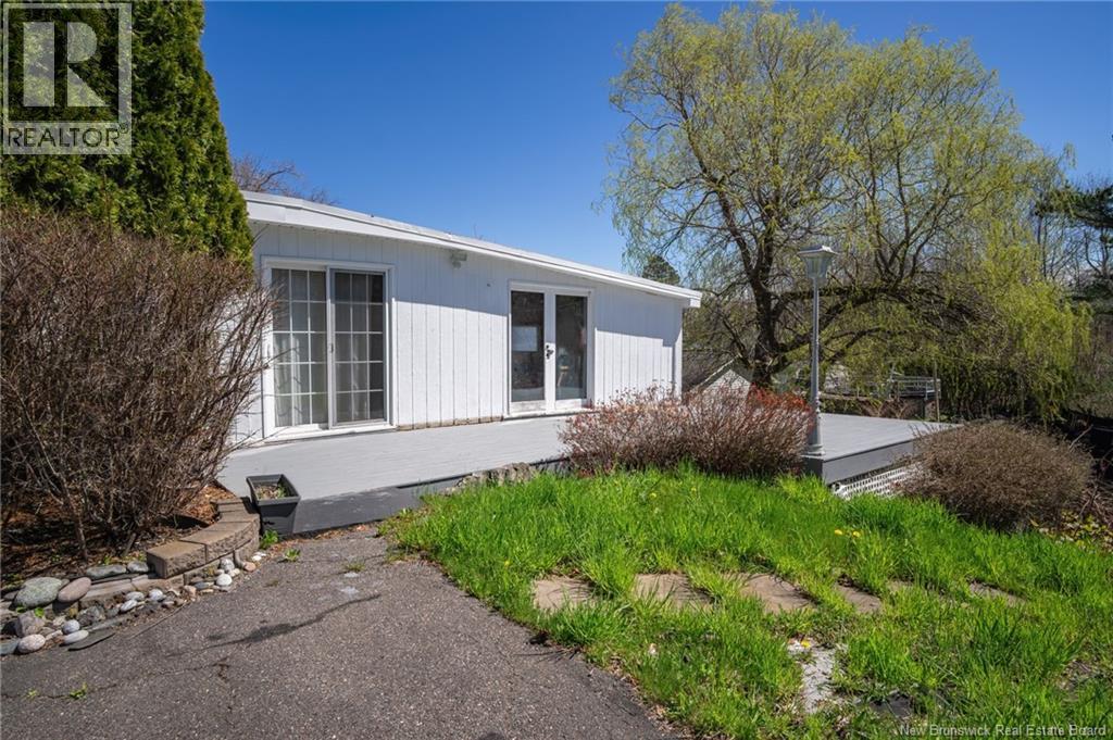 697 Bay Street - 27