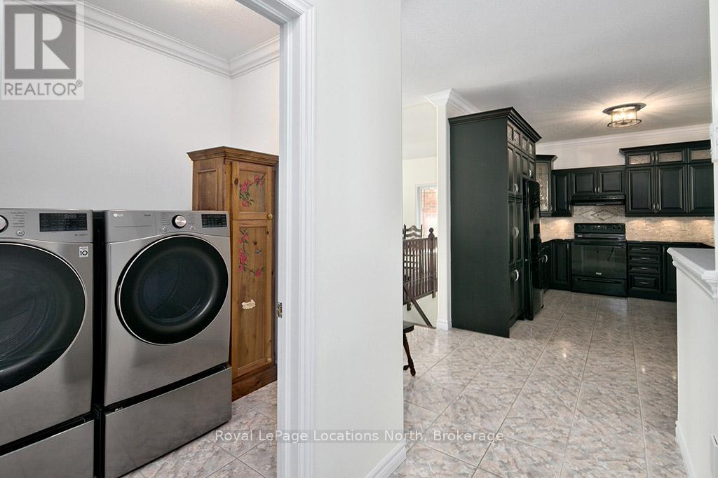 85 CHAMBERLAIN CRESCENT - 35