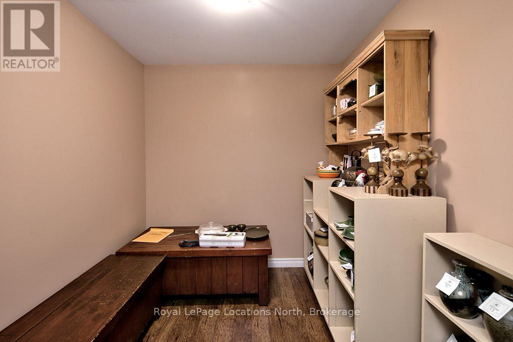 85 CHAMBERLAIN CRESCENT - 45