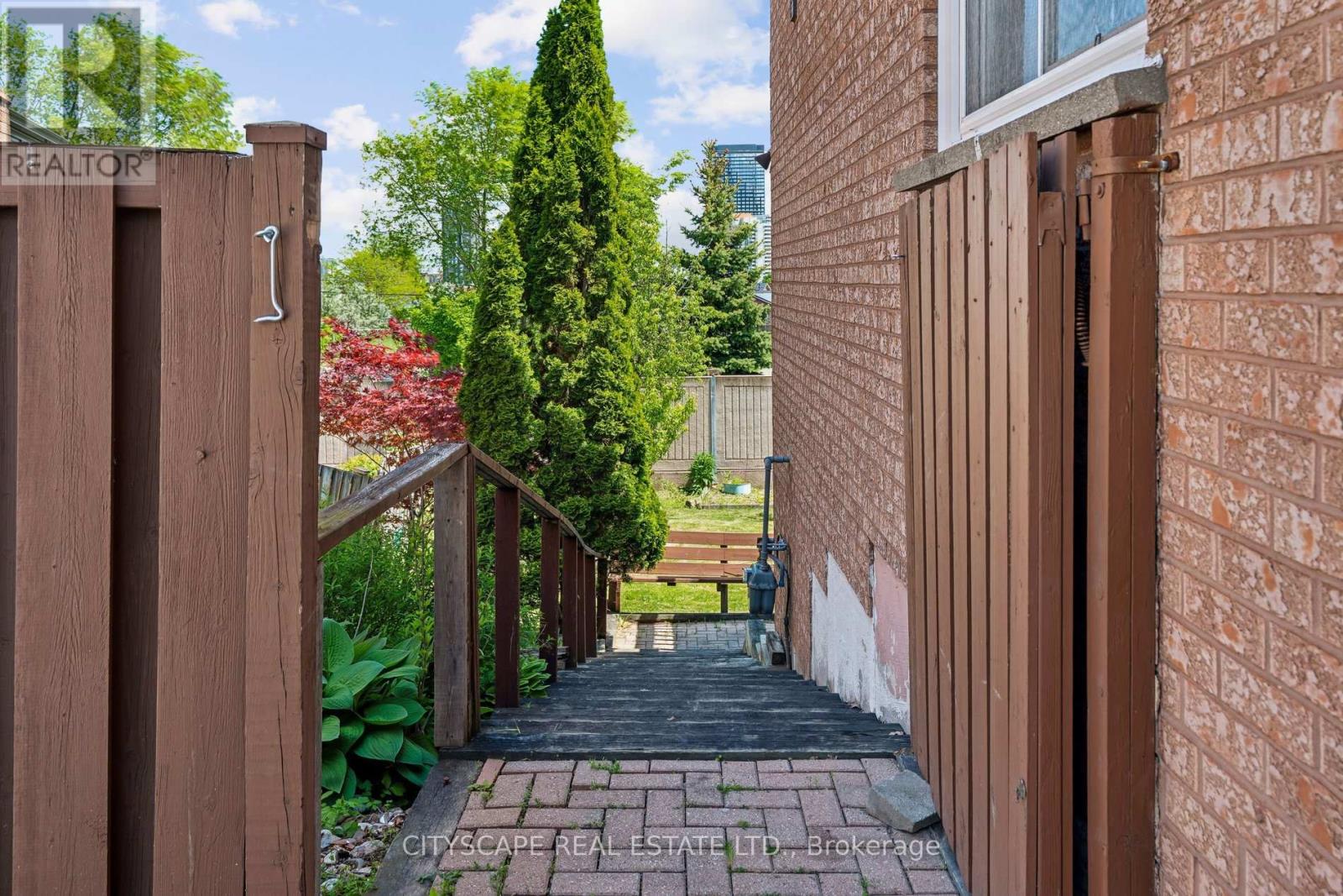 4356 WAKEFIELD CRESCENT - 46