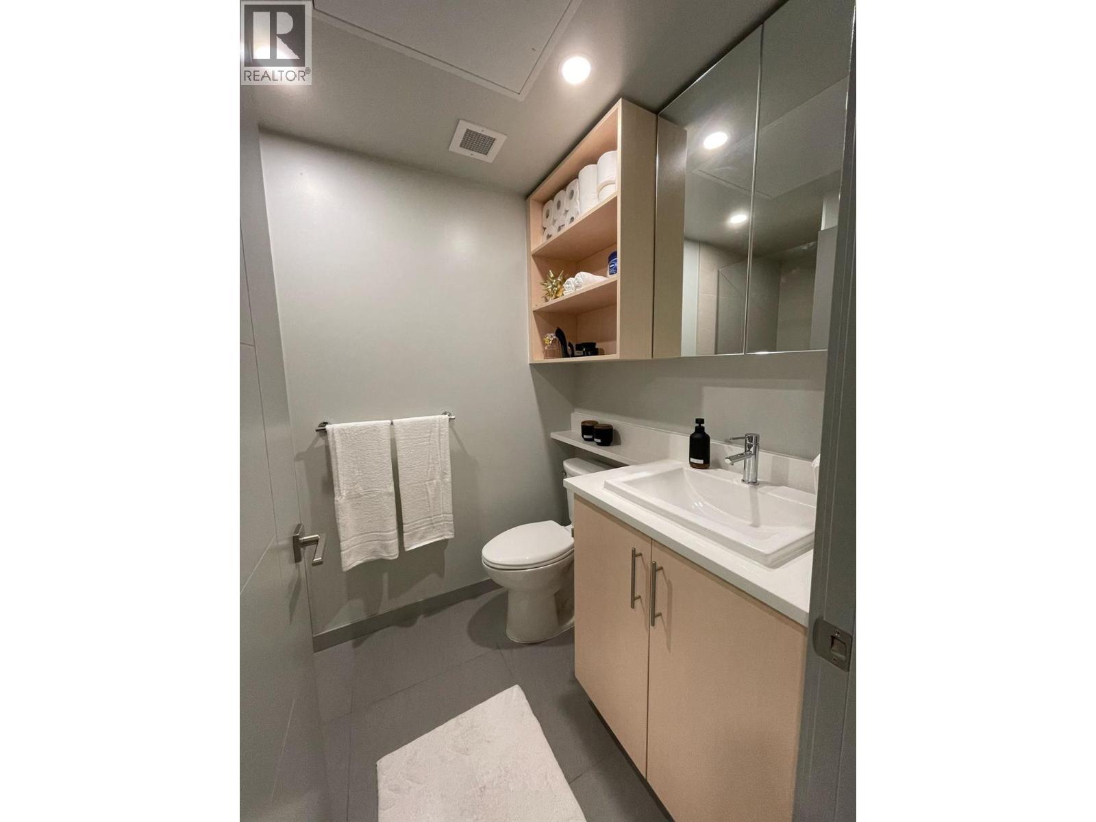 #215 345 DOUGALL Road N - 1