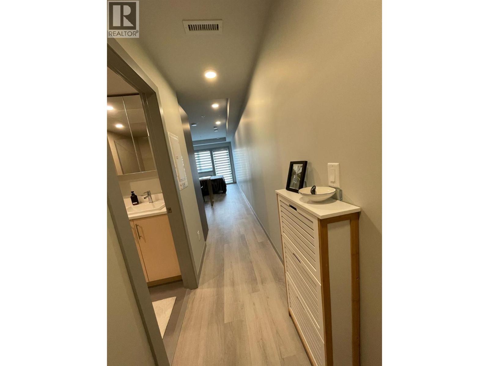 #215 345 DOUGALL Road N - 3