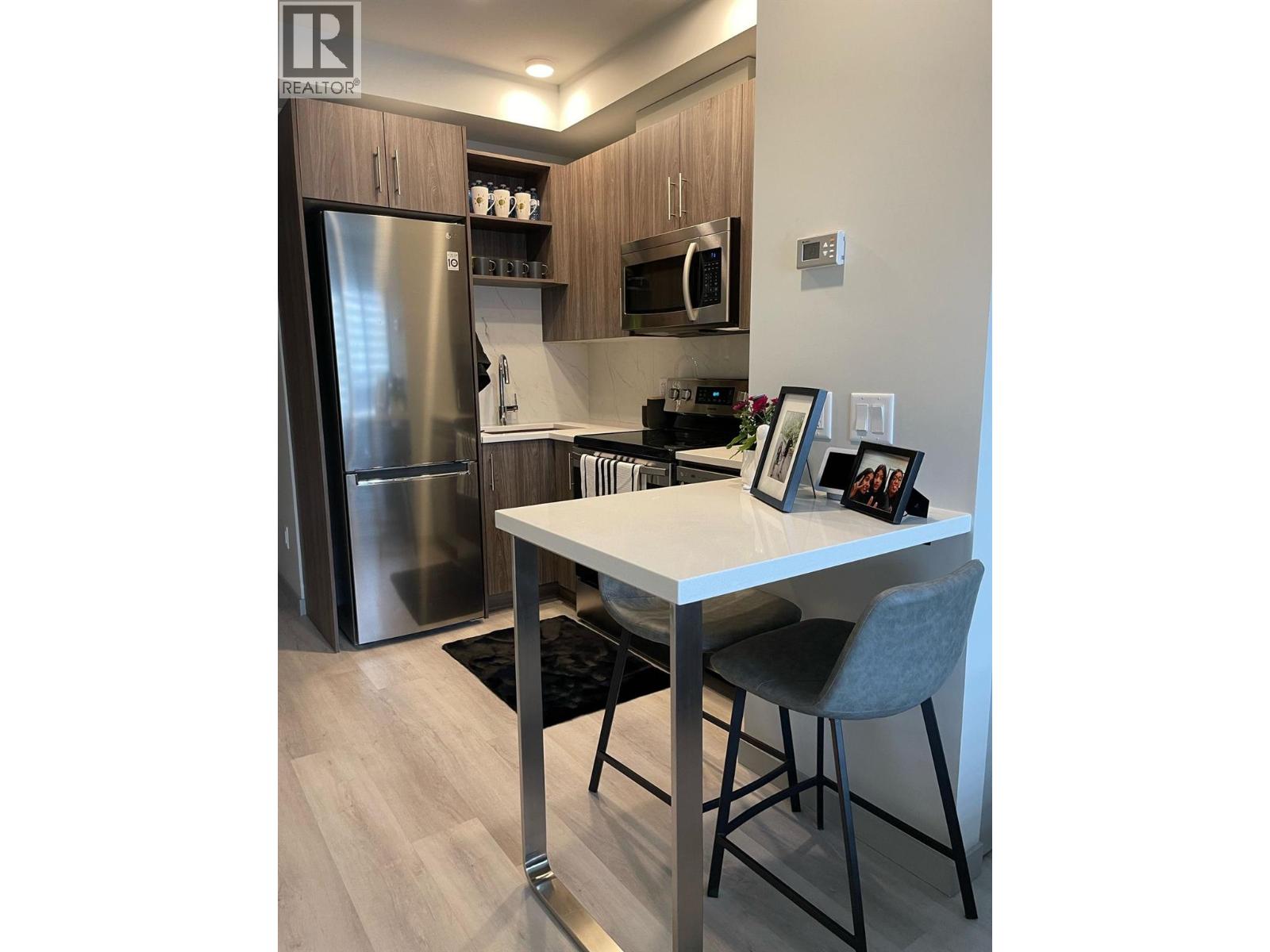 #215 345 DOUGALL Road N - 4