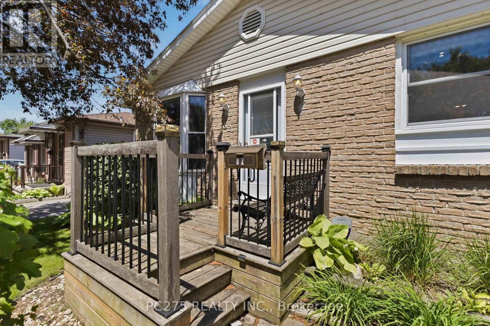 82 MURIEL CRESCENT - 4