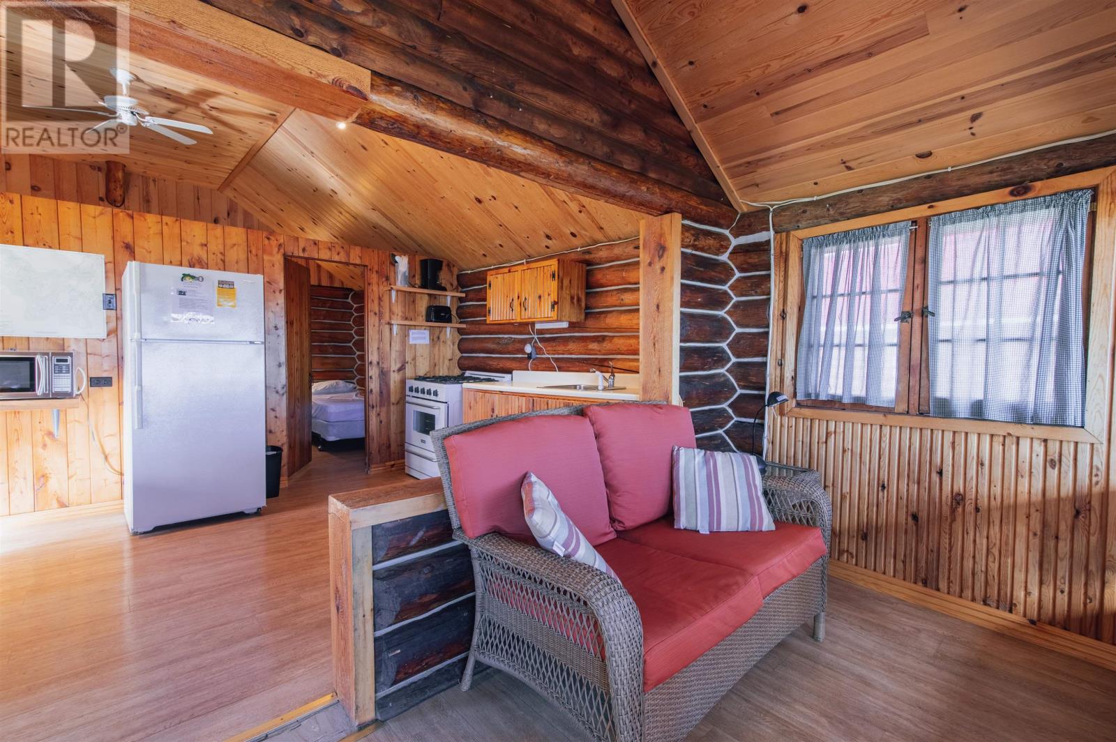 202 LAKESHORE DR