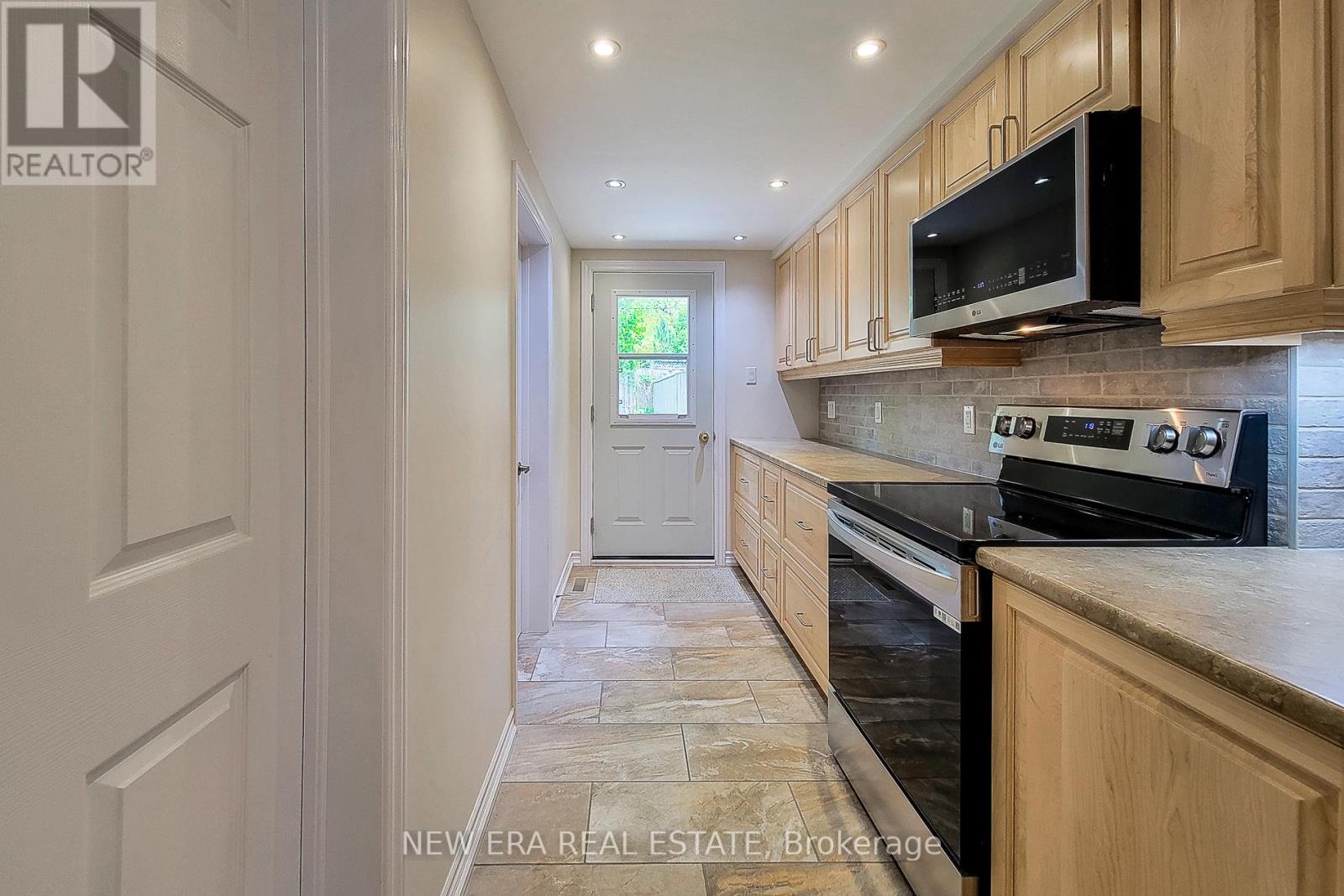 319 KING STREET W - 25