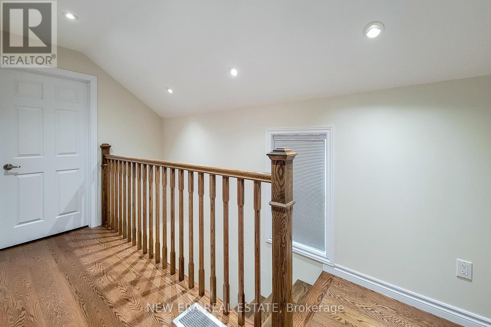 319 KING STREET W - 31