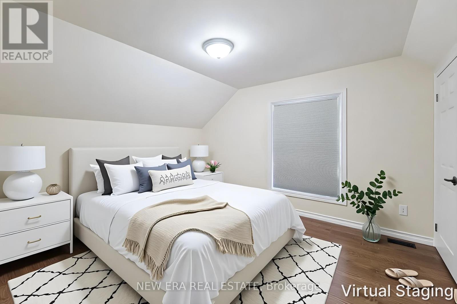 319 KING STREET W - 32