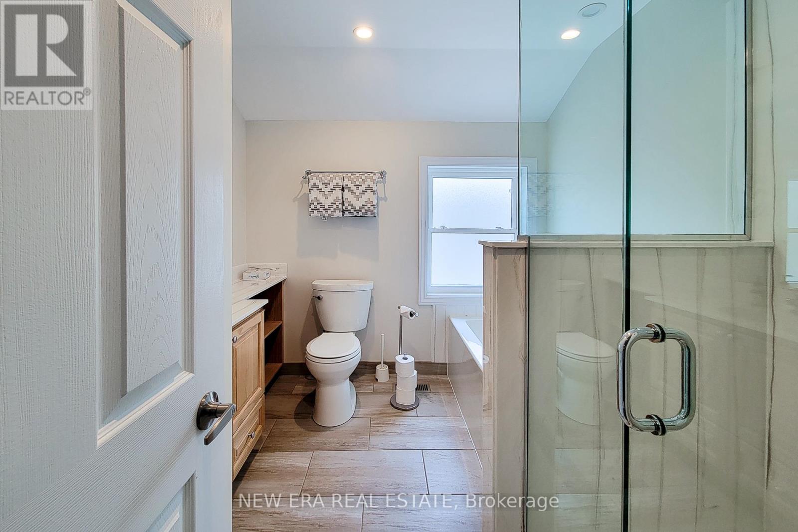 319 KING STREET W - 36