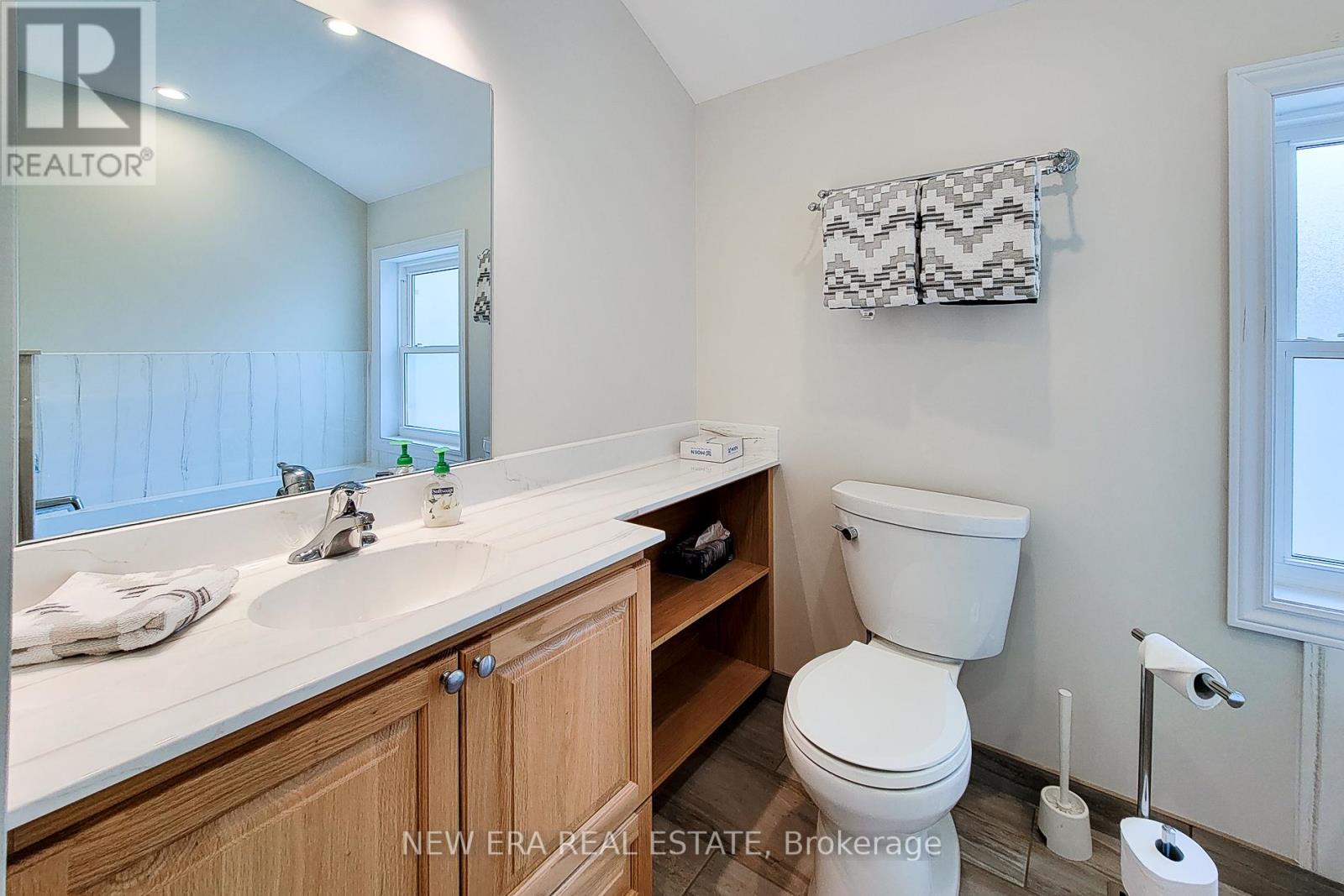 319 KING STREET W - 38