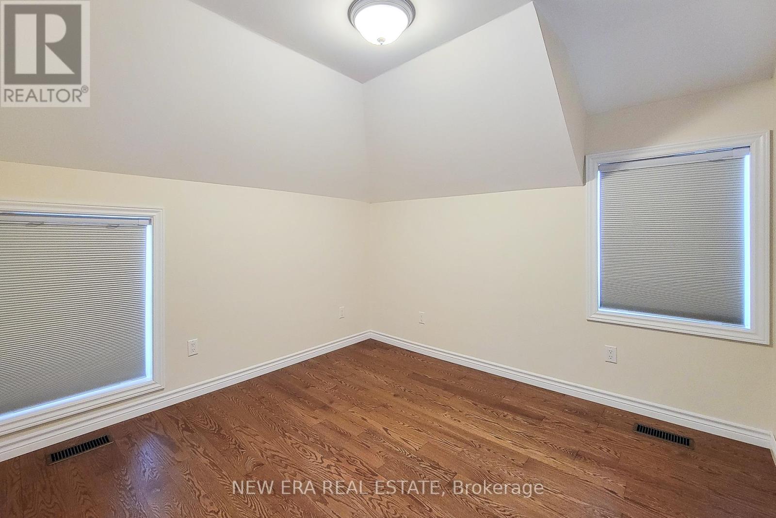 319 KING STREET W - 40