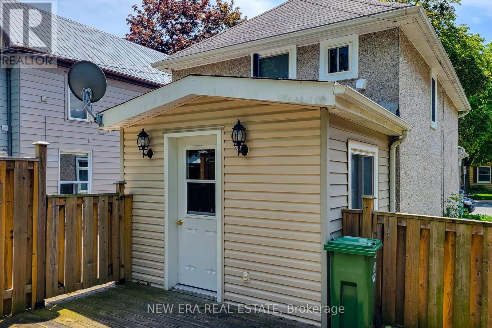 319 KING STREET W - 8