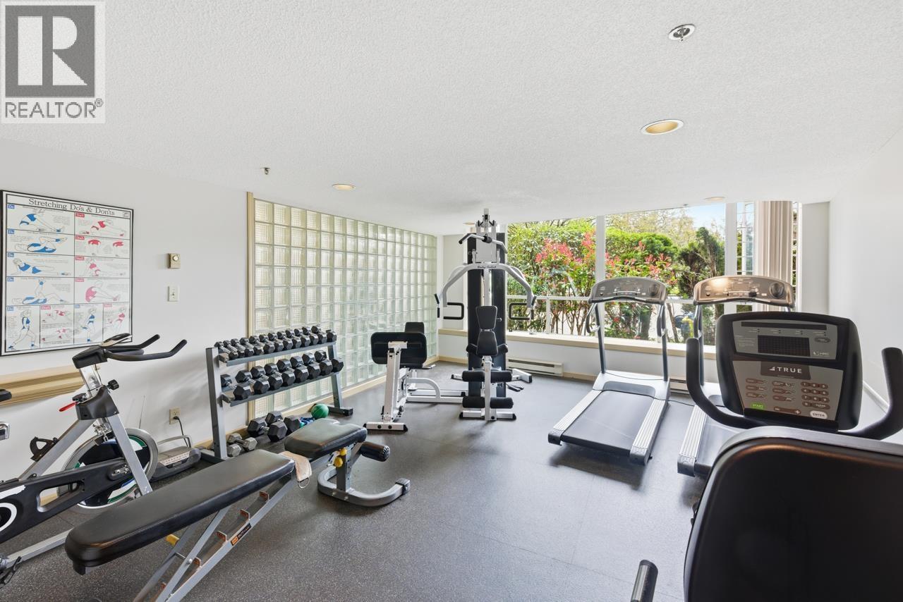 1004 995 ROCHE POINT DRIVE — photo 3