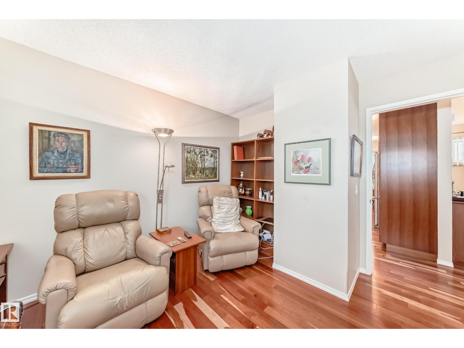 7930 111 ST NW - 28