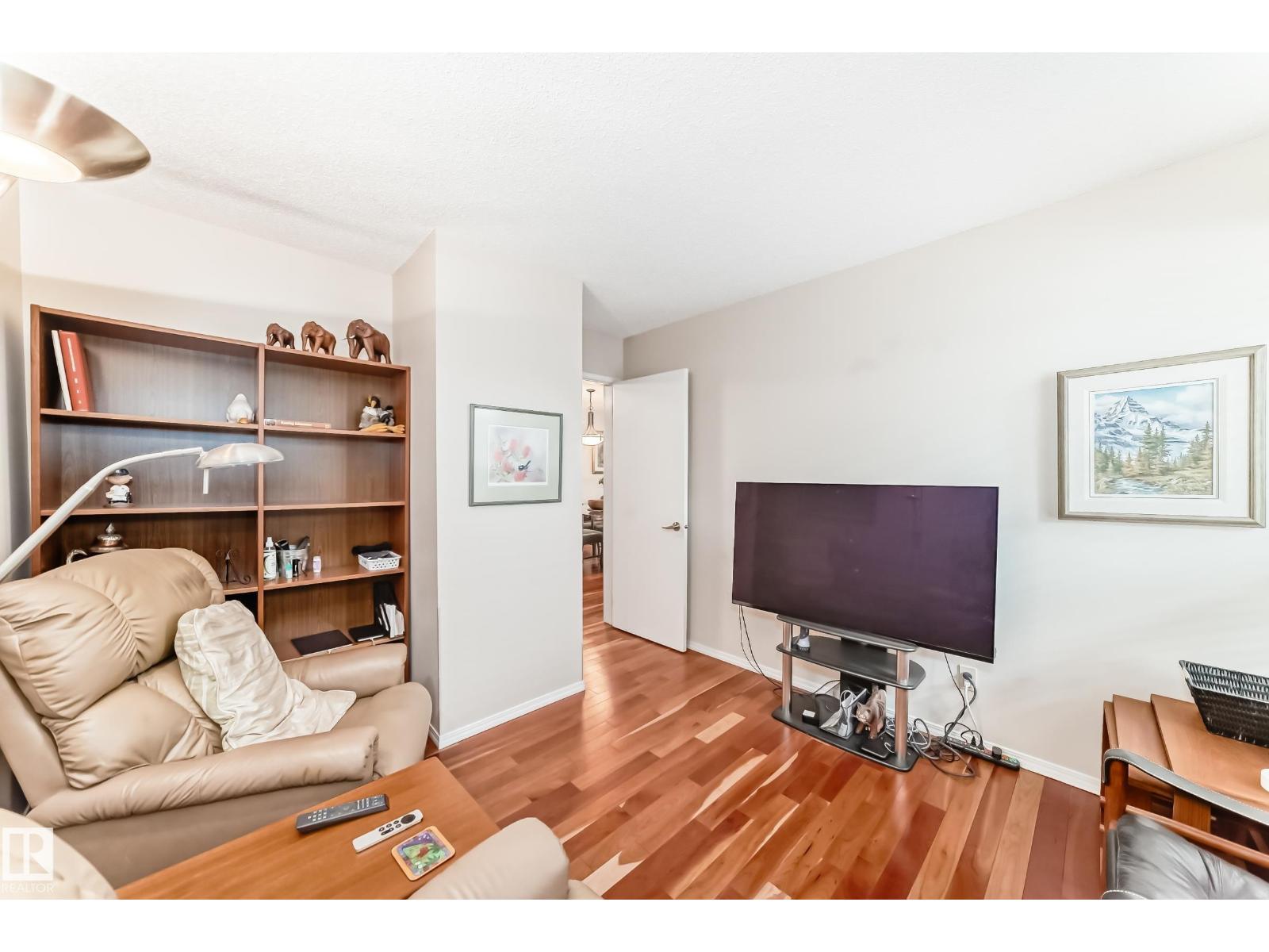 7930 111 ST NW - 29