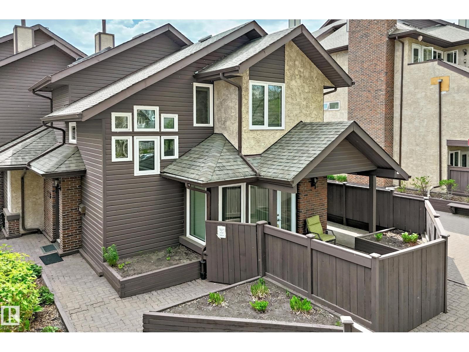 7930 111 ST NW - 64