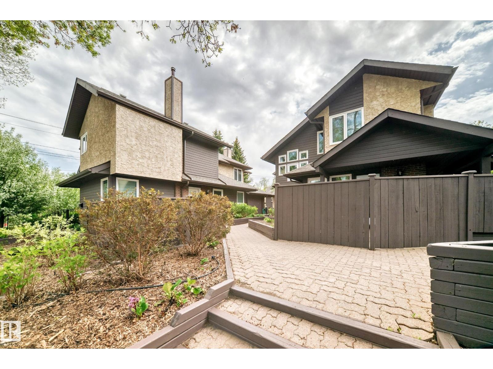 7930 111 ST NW - 60