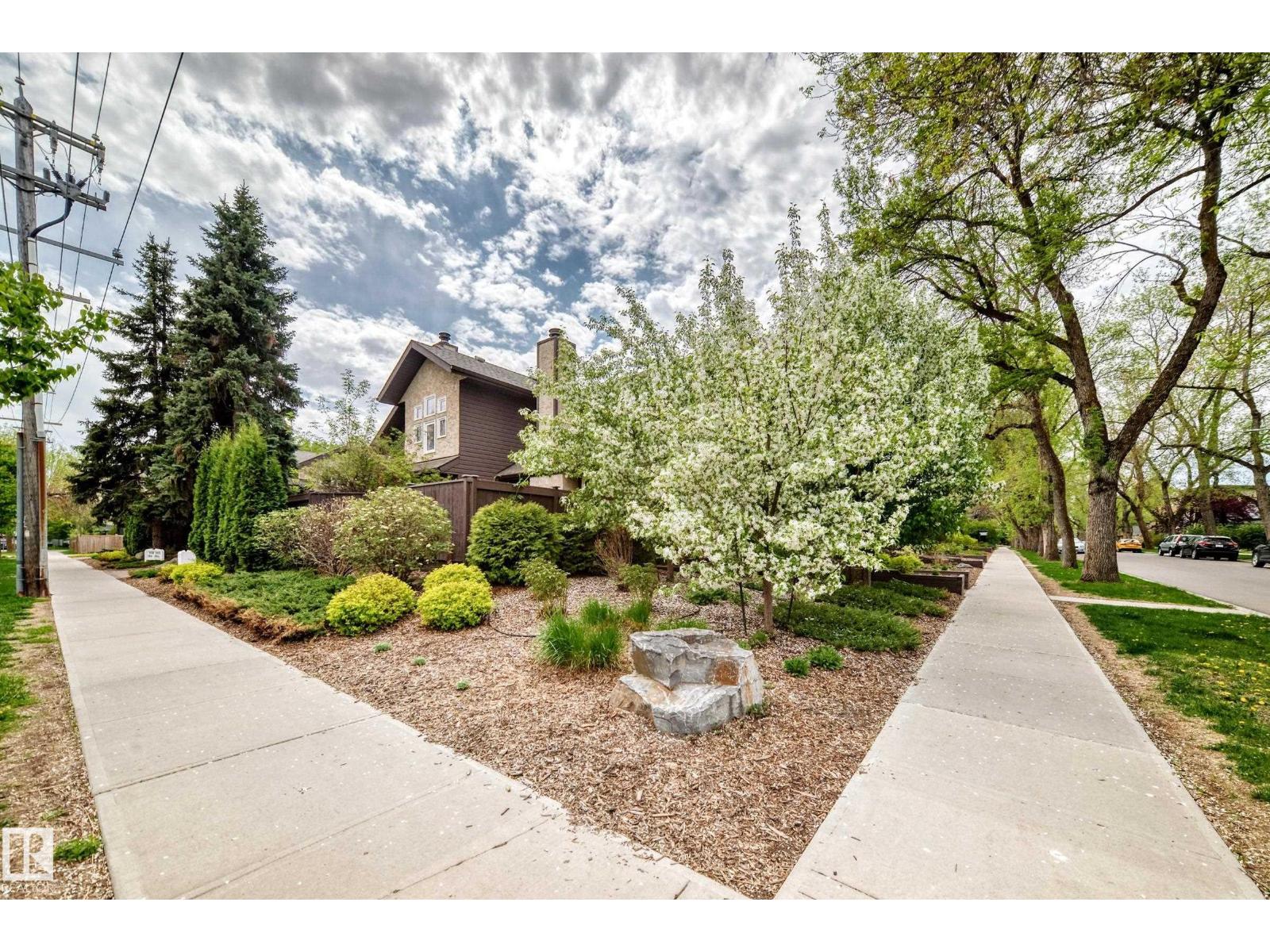 7930 111 ST NW - 62