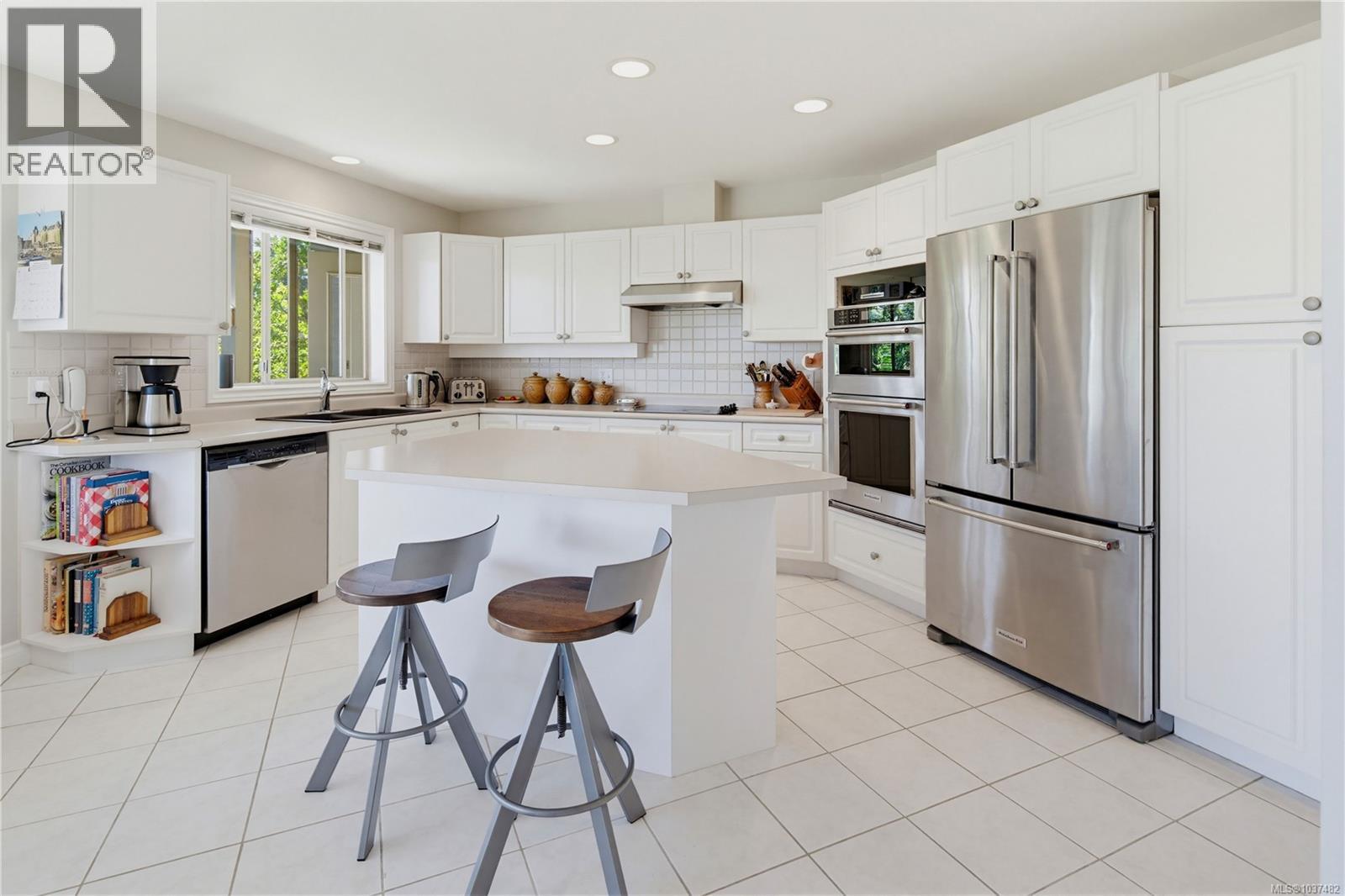#3 4305 Maltwood Lane - 25