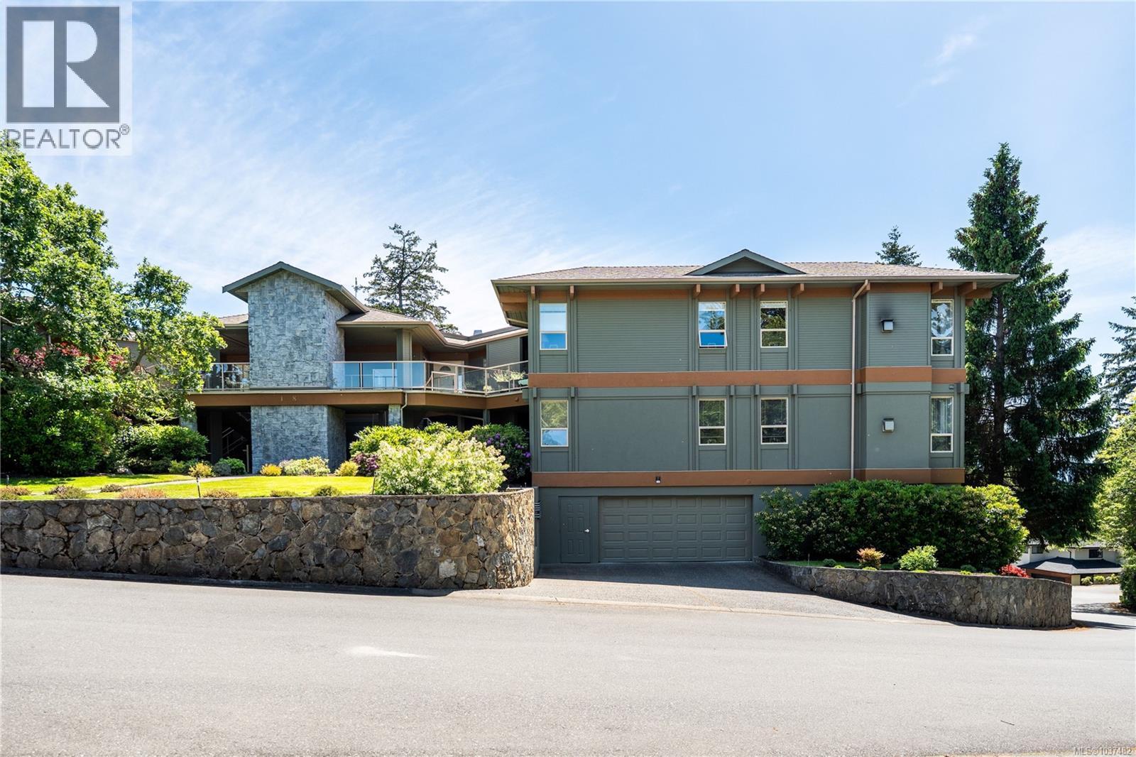#3 4305 Maltwood Lane - 3