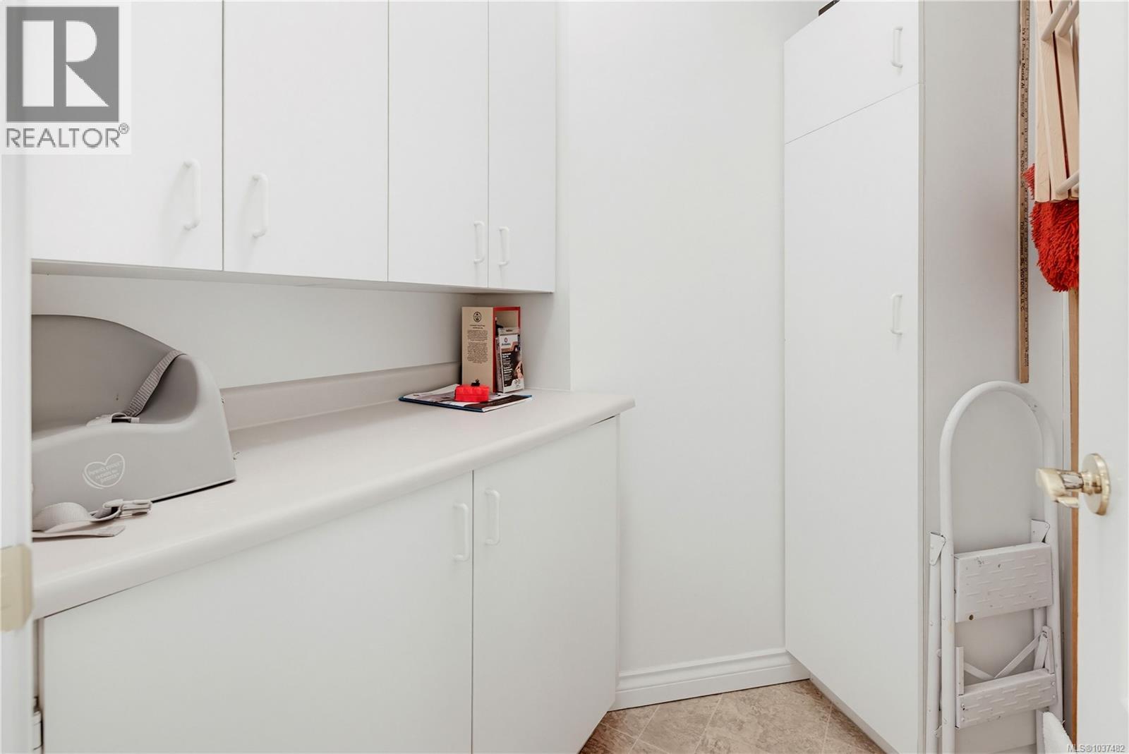 #3 4305 Maltwood Lane - 10