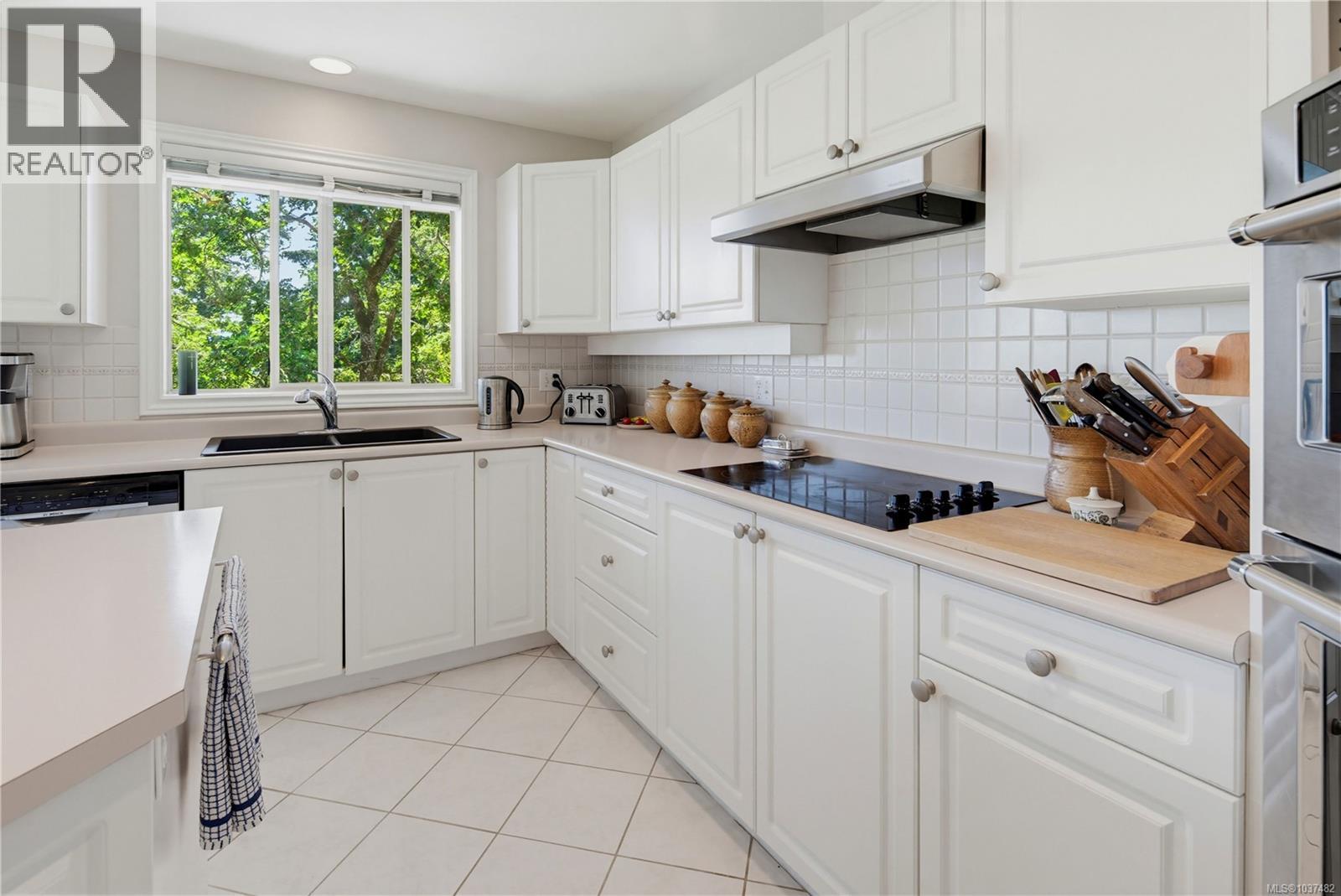 #3 4305 Maltwood Lane - 26