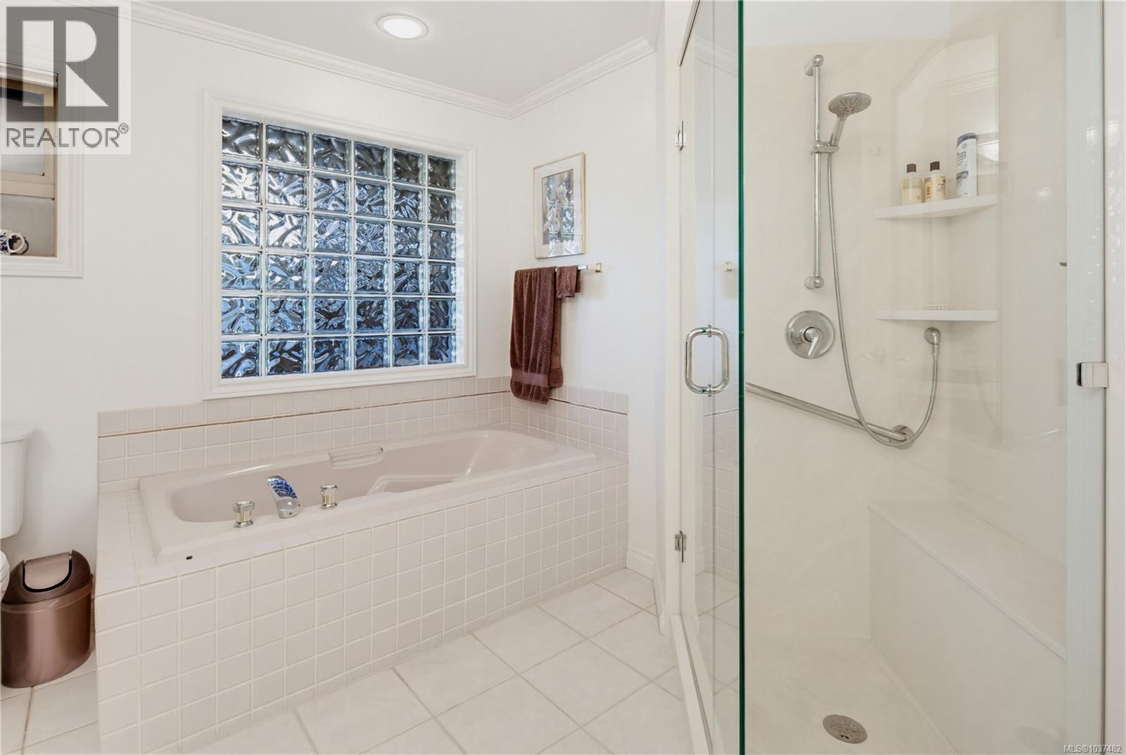 #3 4305 Maltwood Lane - 33