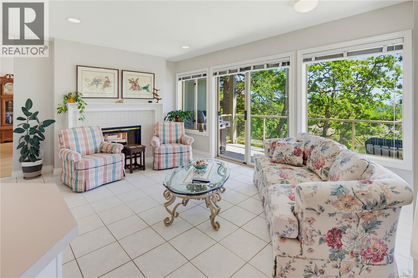 #3 4305 Maltwood Lane - 17