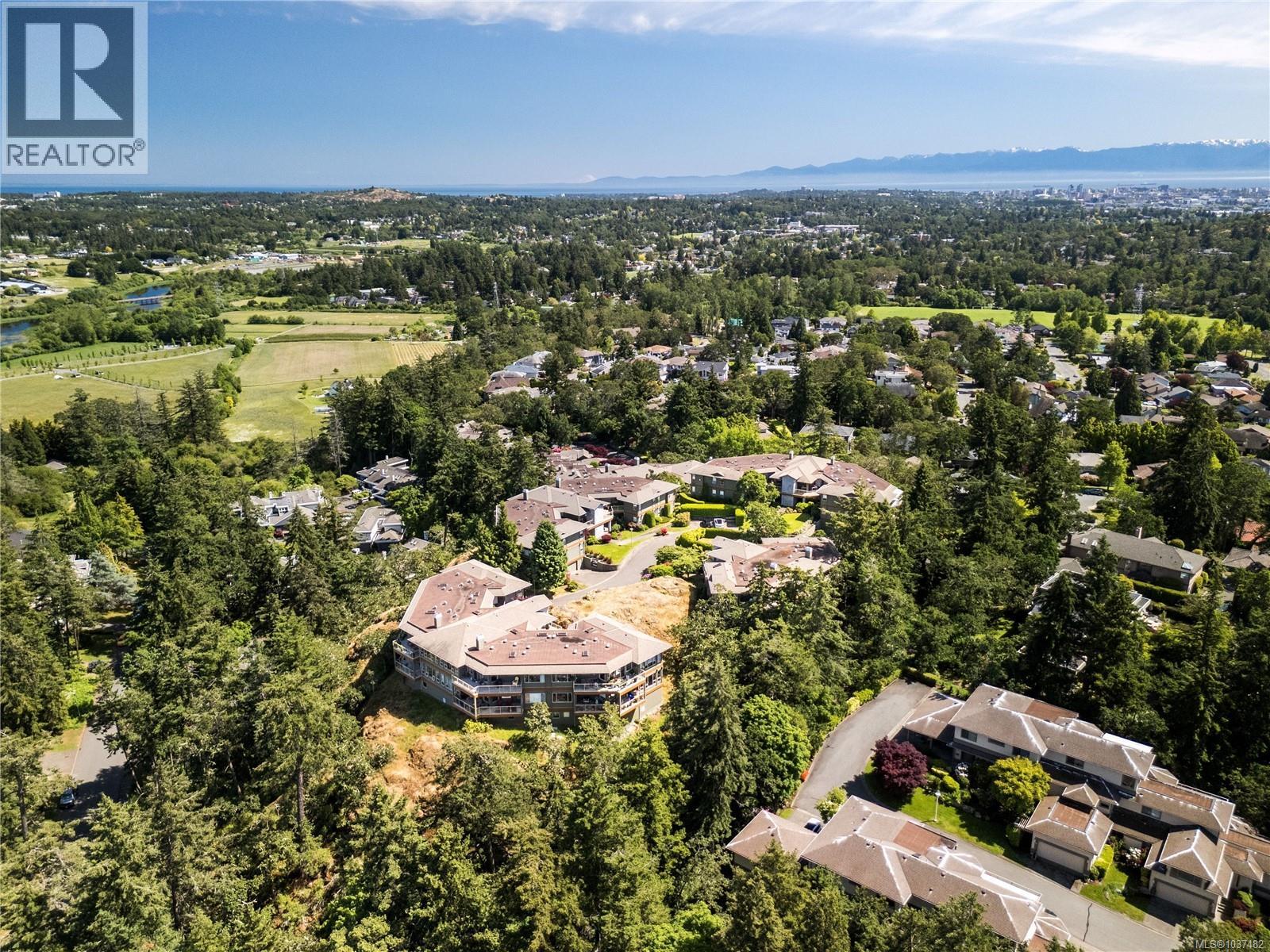 #3 4305 Maltwood Lane - 44