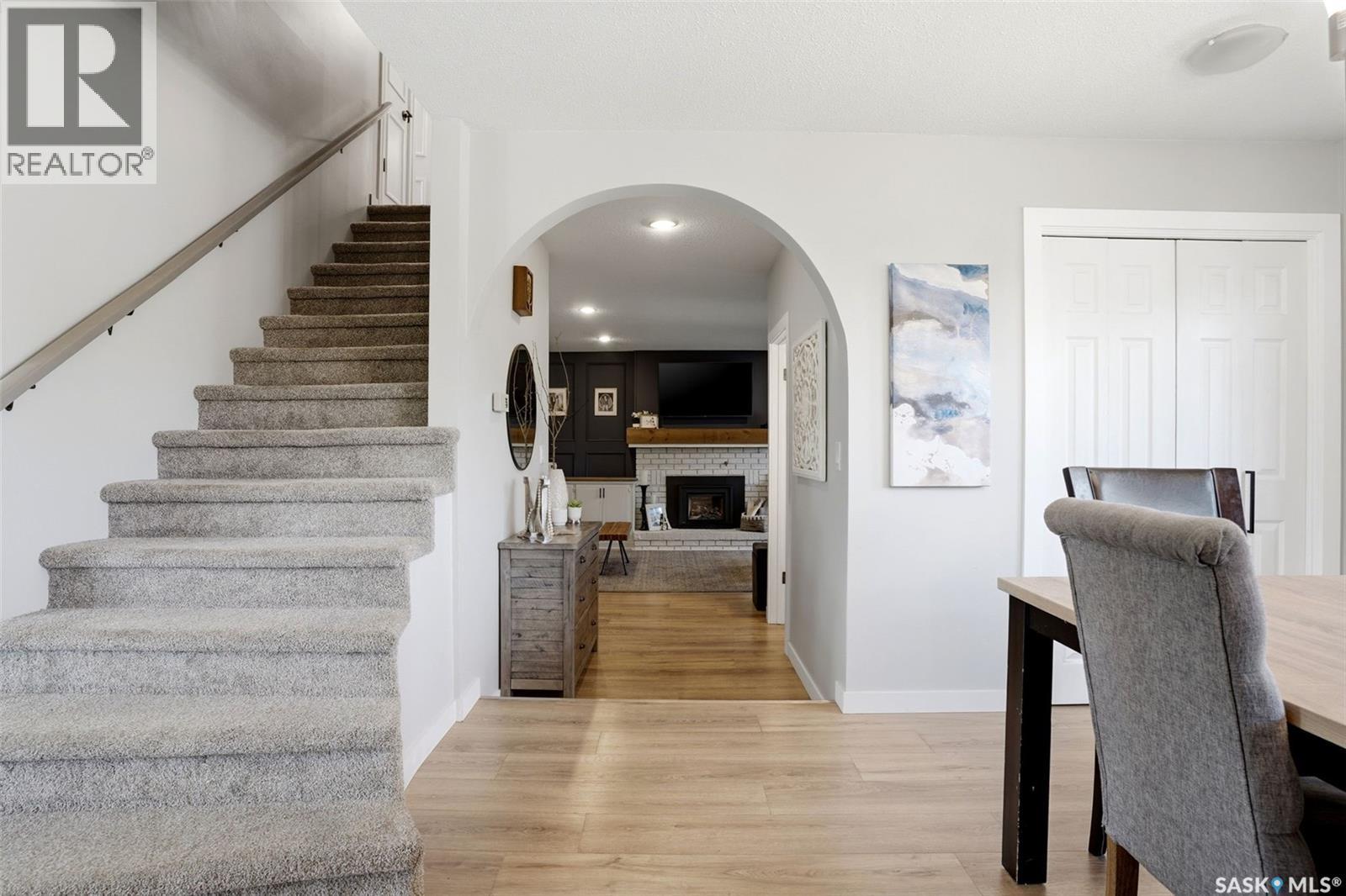 10 Louise CRESCENT - 15