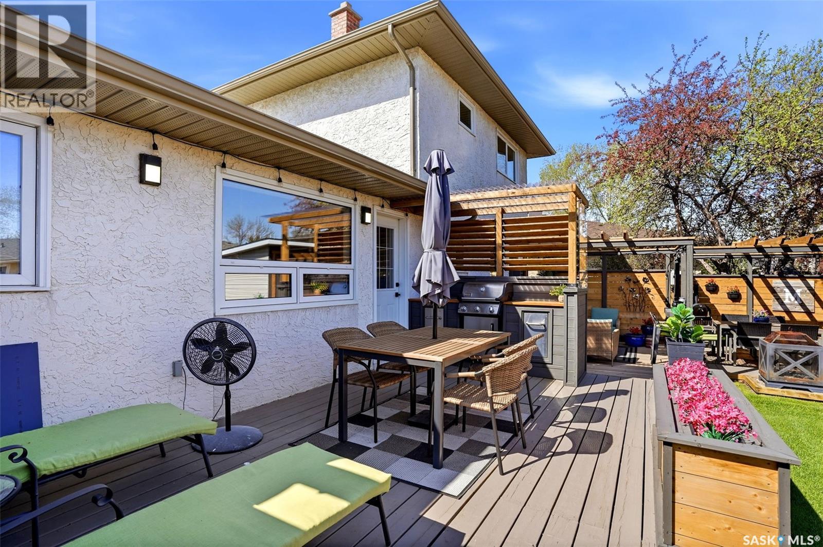 10 Louise CRESCENT - 38