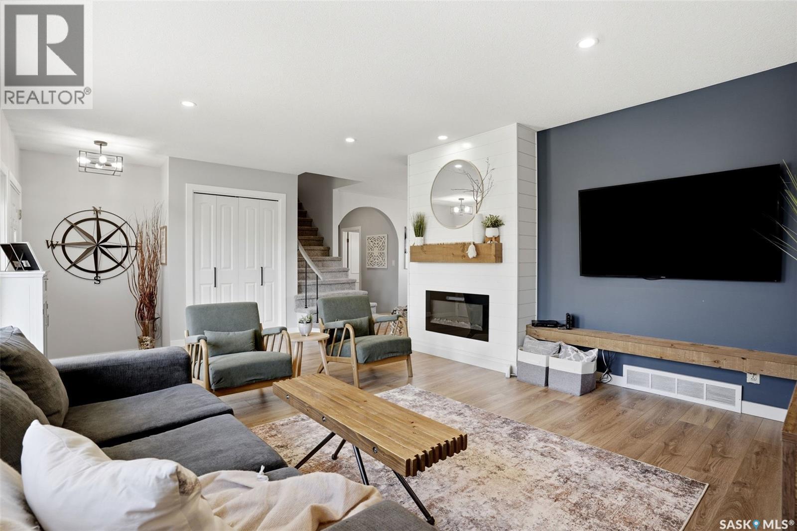 10 Louise CRESCENT - 8