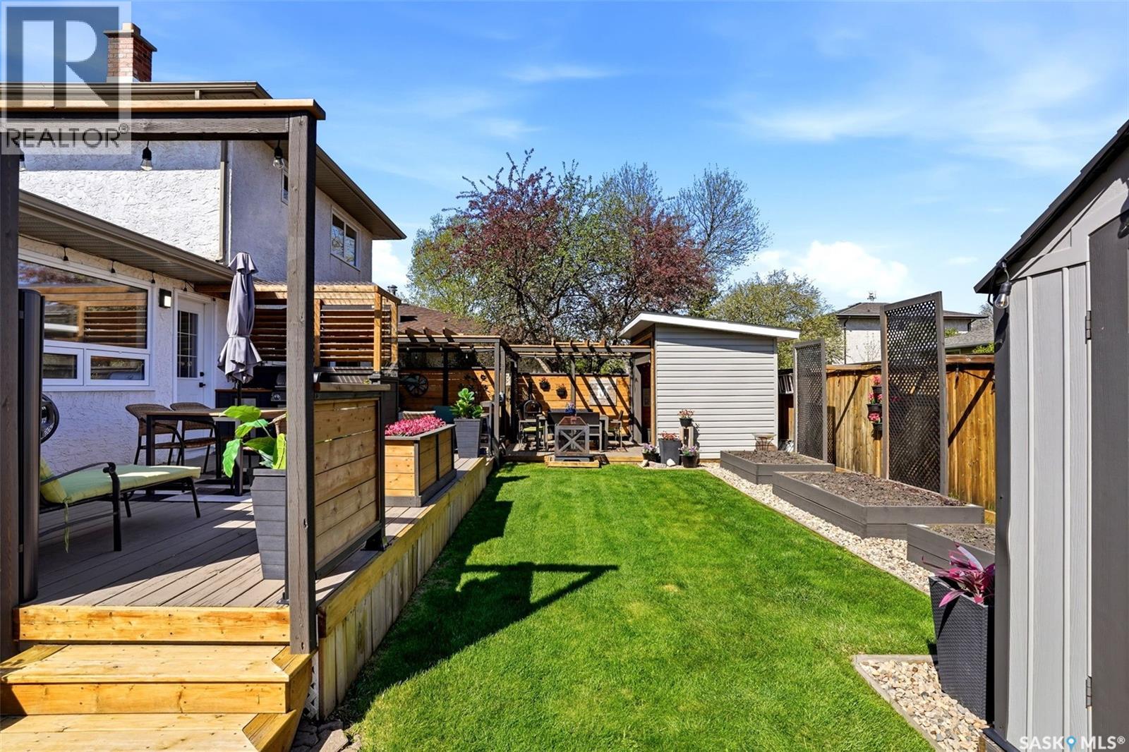 10 Louise CRESCENT - 49