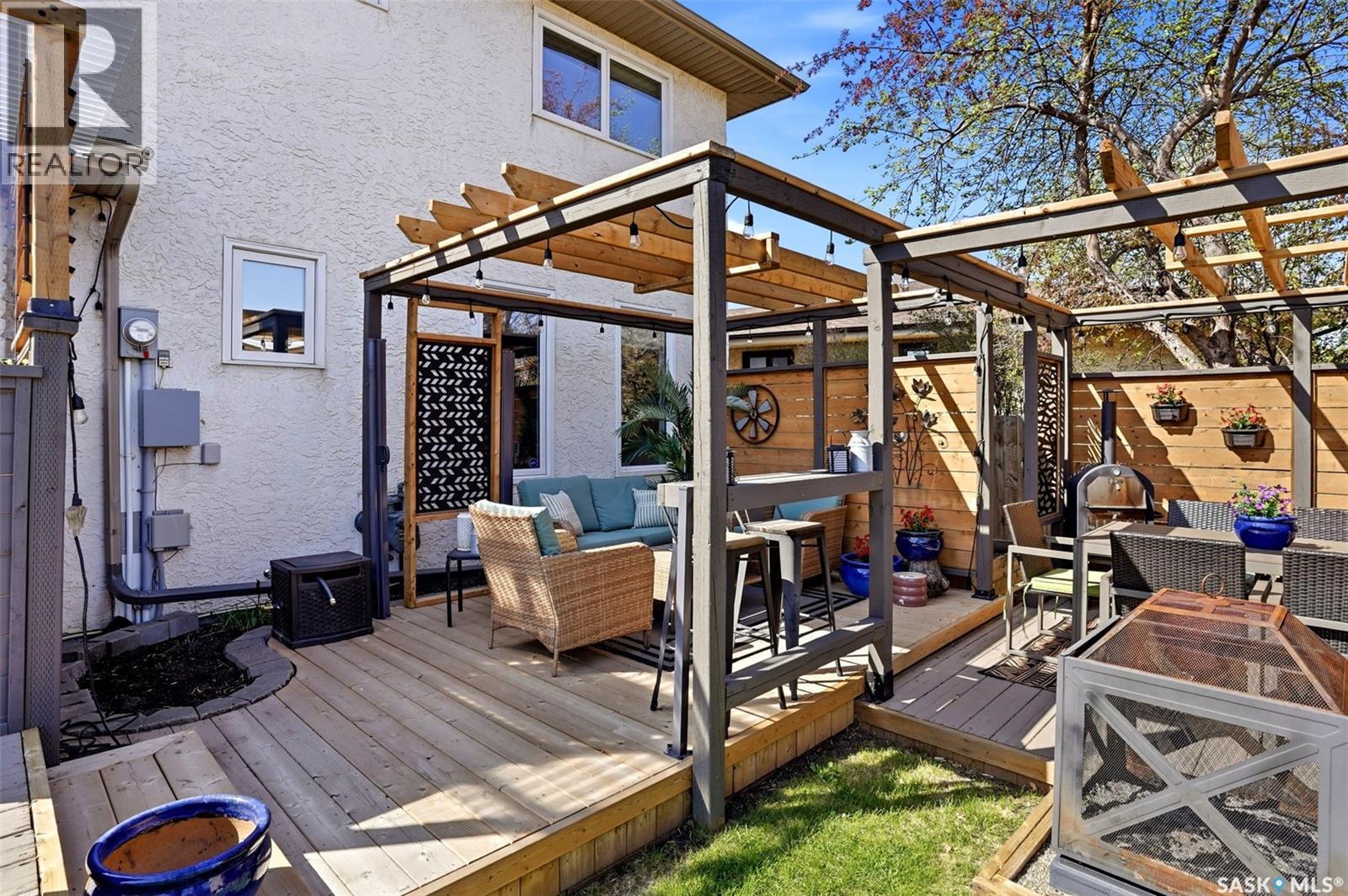 10 Louise CRESCENT - 40