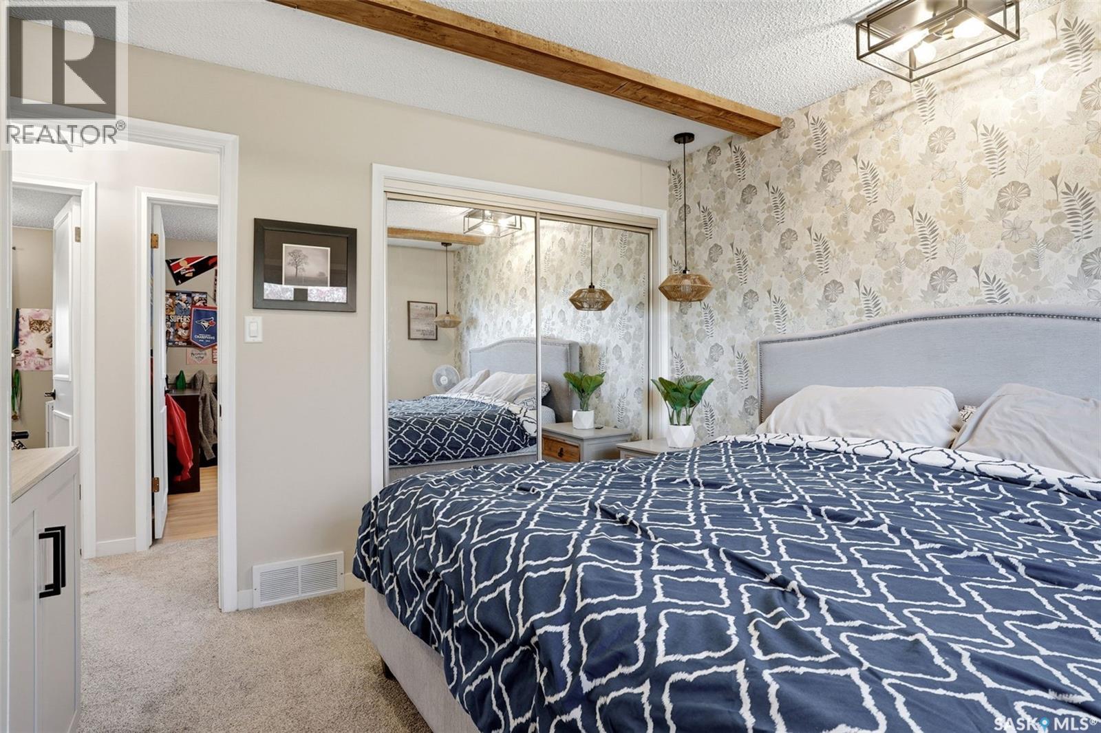 10 Louise CRESCENT - 22
