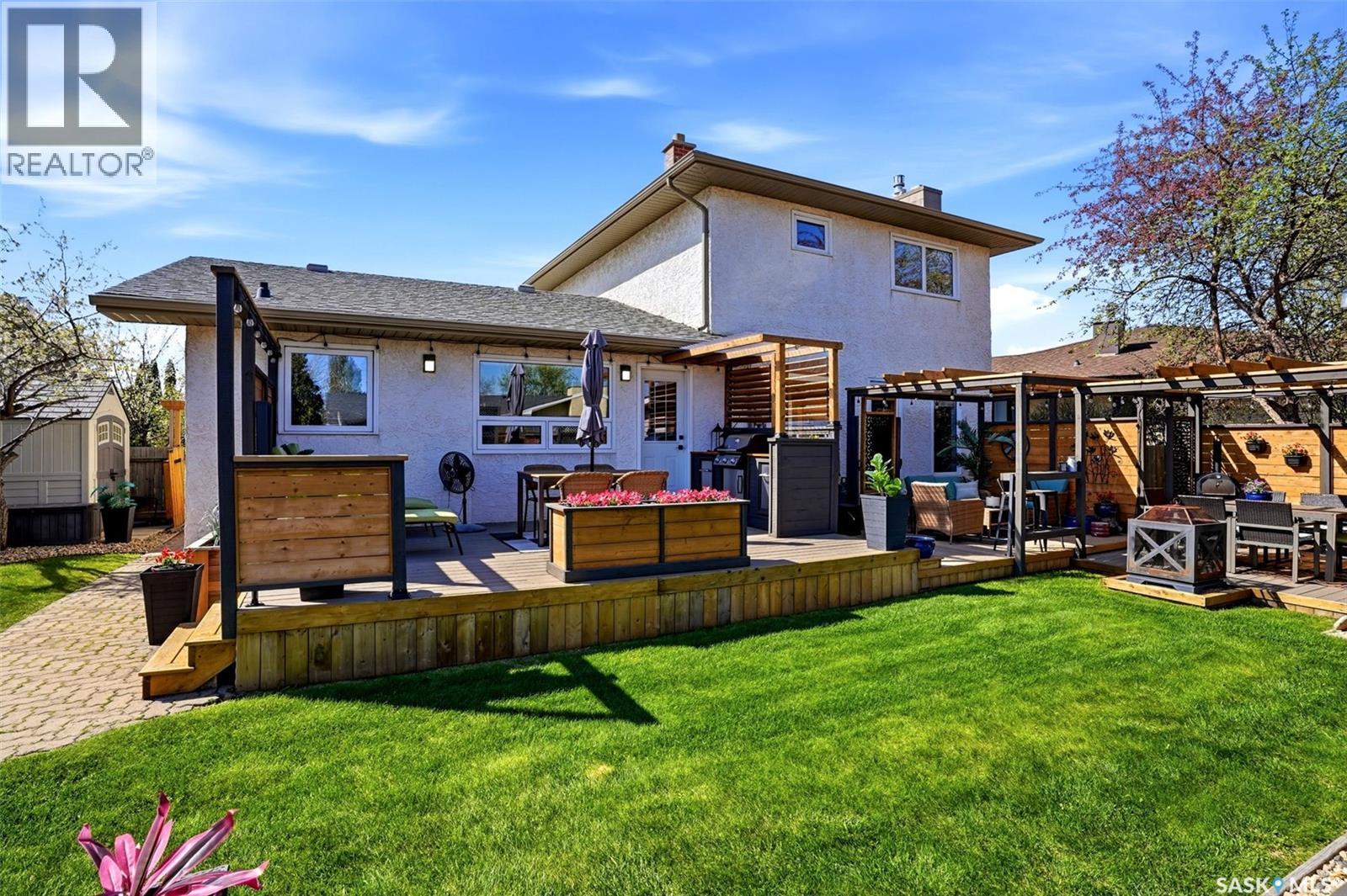 10 Louise CRESCENT - 51