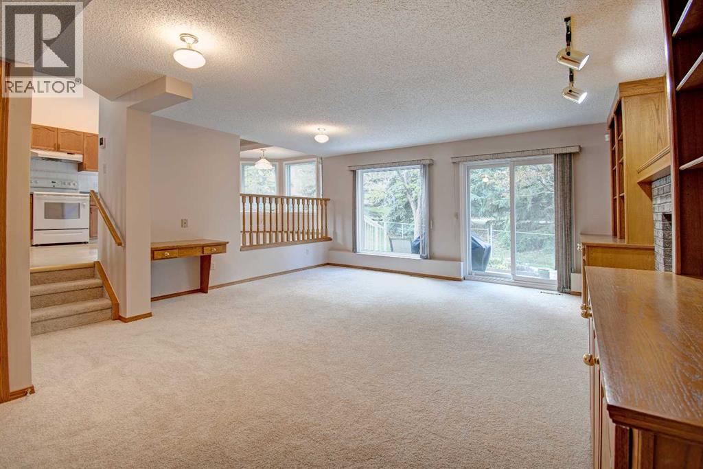 345 Sandringham Court NW - 28