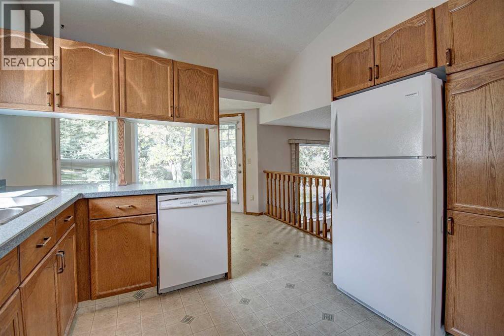 345 Sandringham Court NW - 10