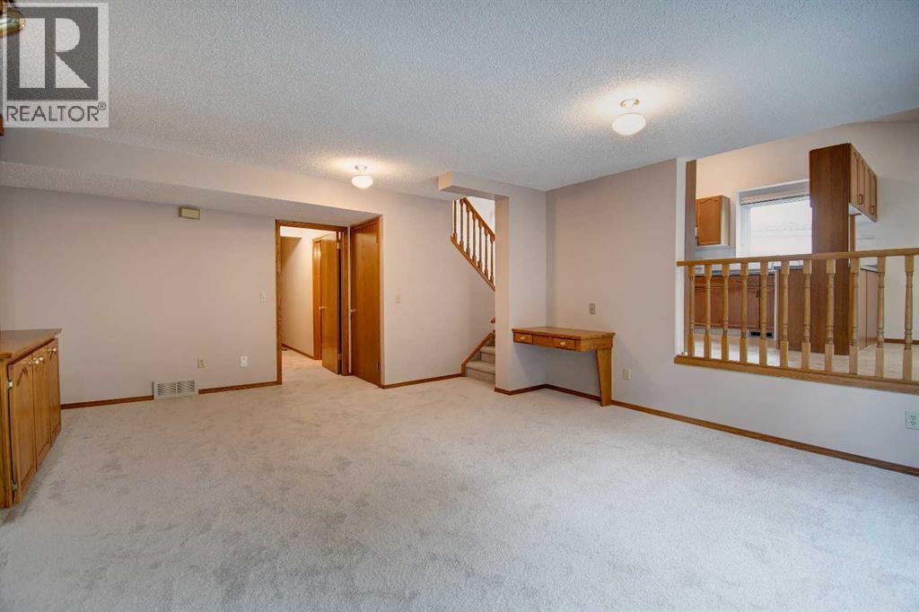 345 Sandringham Court NW - 29